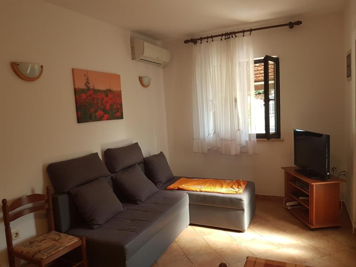 Apartments Stella Pula Exterior photo